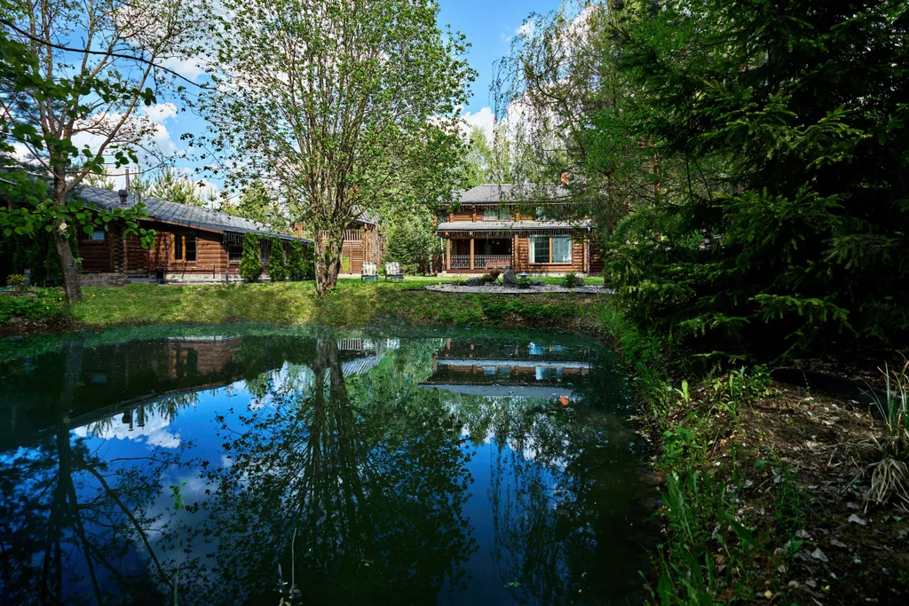 Усадьба с шикарной территорией и банным комплексом