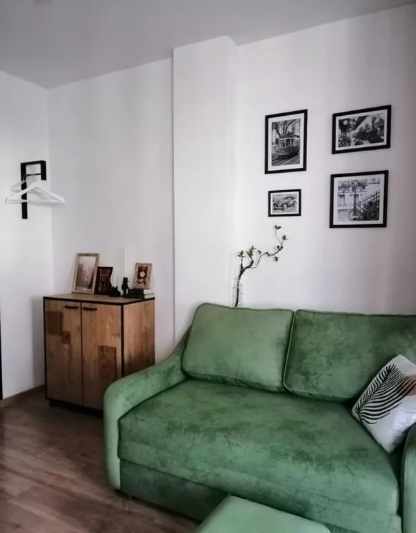 Чистaя cветлая пpоcторная студия cо свежим pемонтом