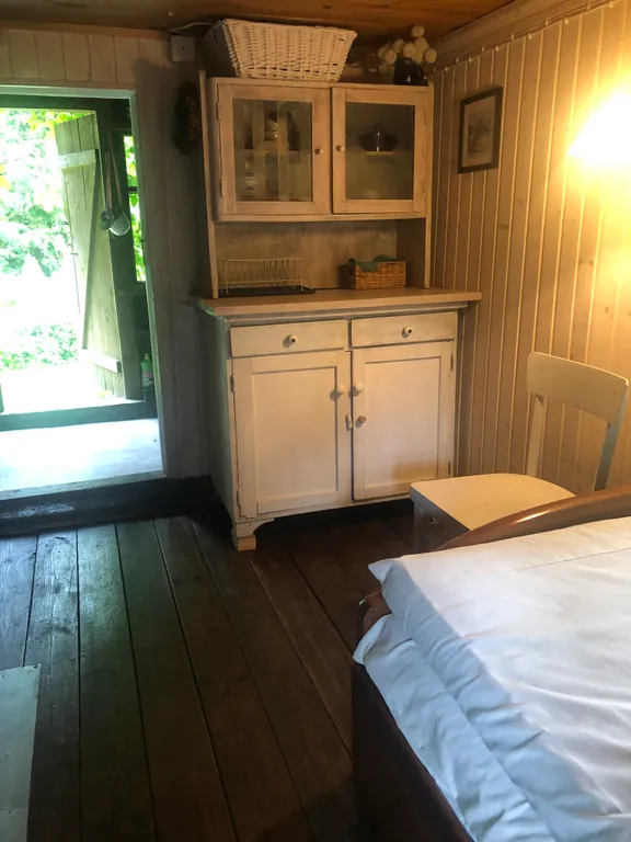 Маленький дом увитый виноградом