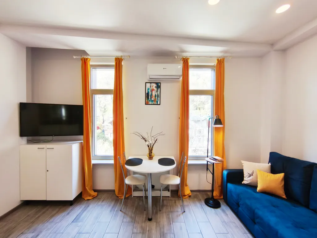 Современный апартамент-студия с видом на горы