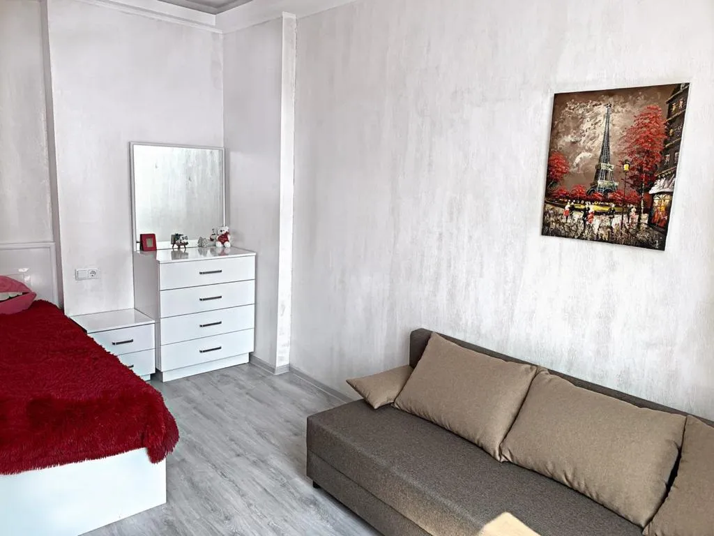 Silver flat in Real palace