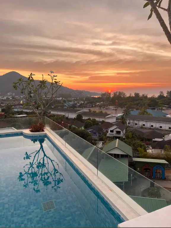 Новая супер однушка с бассейном и морем