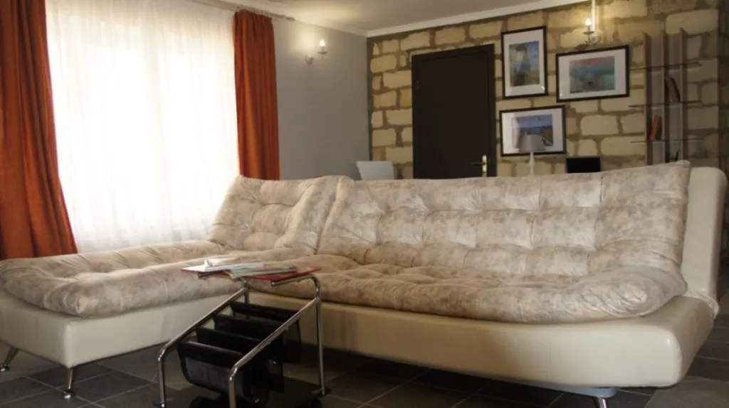 Квартира 3-комнатная Квартира — Кучугуры