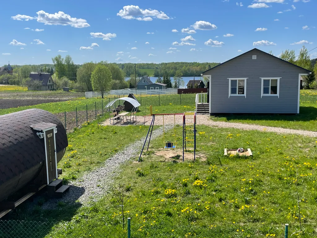 Коттедж Уютный дом с баней и видом на озеро Врево — Луга