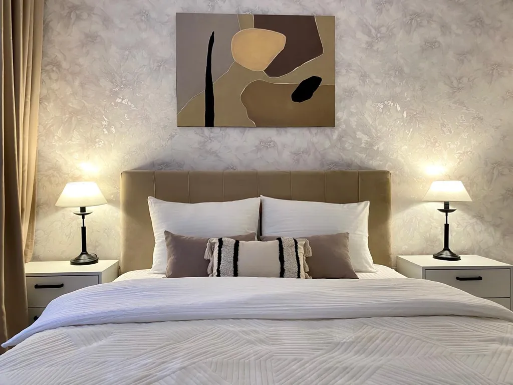 Трехкомнатная квартира Mocha Mousse недалеко от вокзала