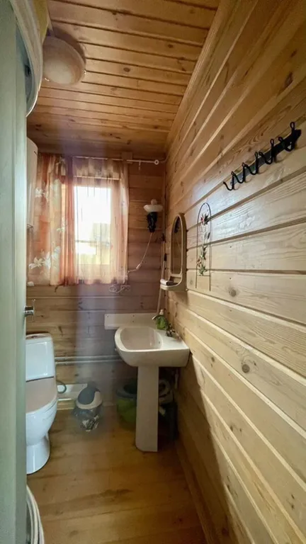 Домик на берегу Оки на территории сельской усадьбы Варежка