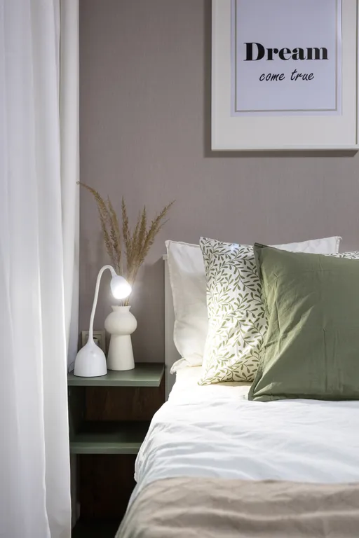 Студия в сосновом лесу у моря