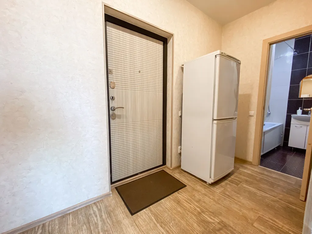 Светлая квартира у ТЦ Аквамолл