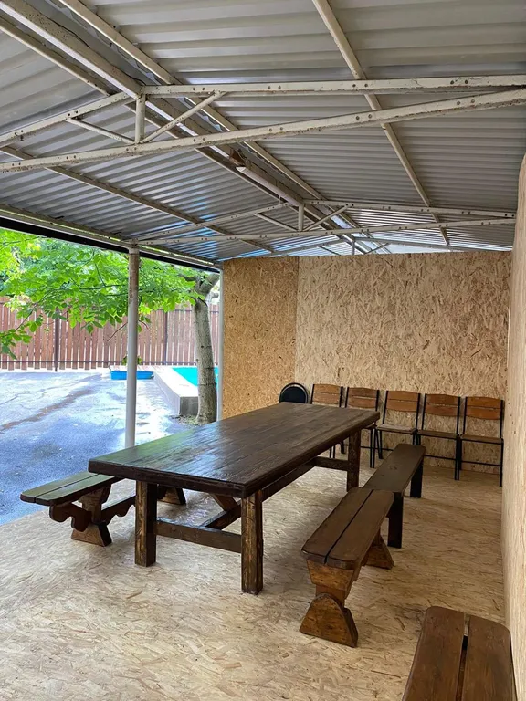 Большой дом с баней, бассейном, мангалом и парковкой