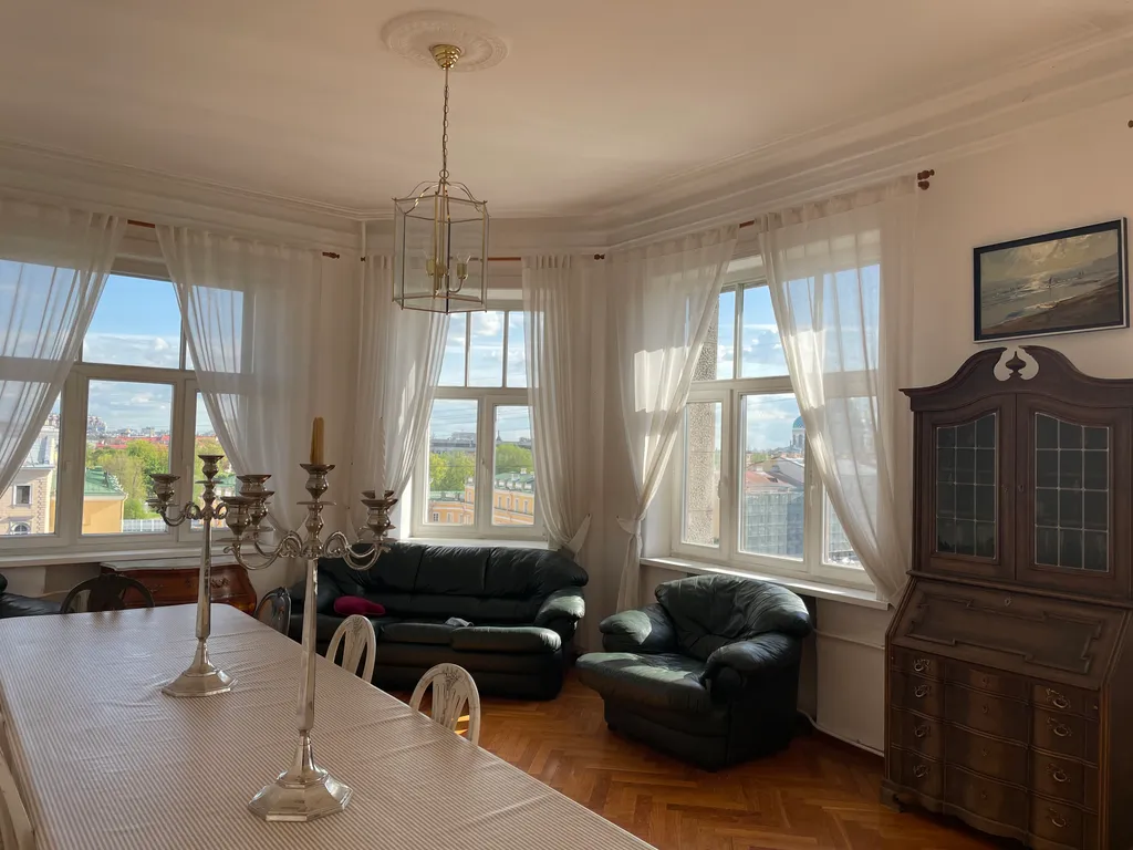 Уникальная 5-комнатная квартира на Фонтанке