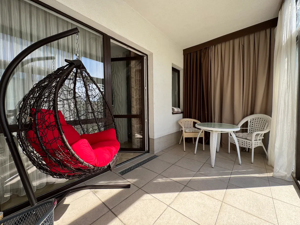 Уютная квартира в центре со своей террасой и бассейном