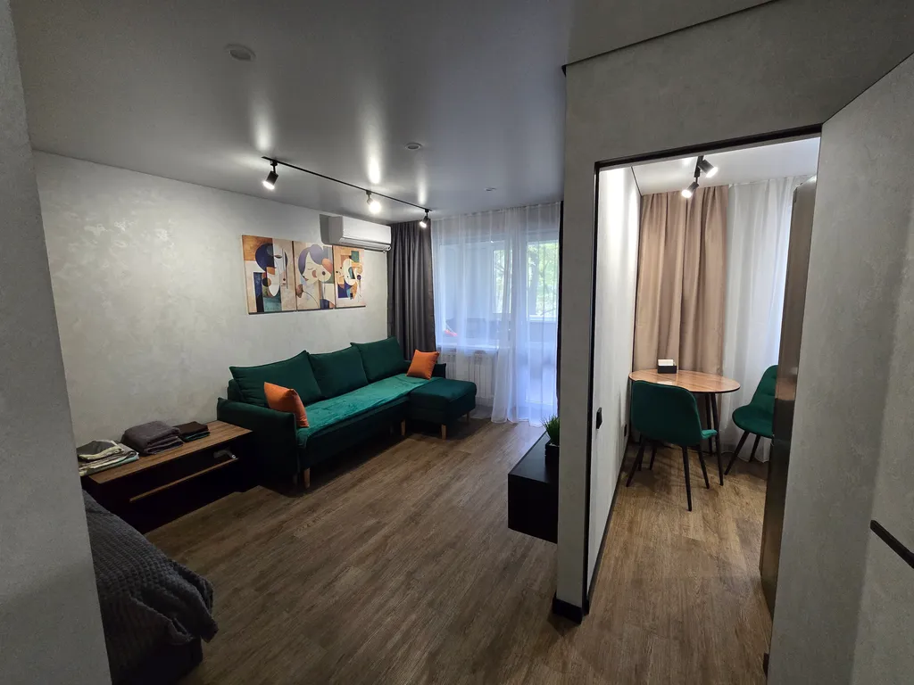 Квартира с дизайнерским ремонтом в центре города, площадь с голубями