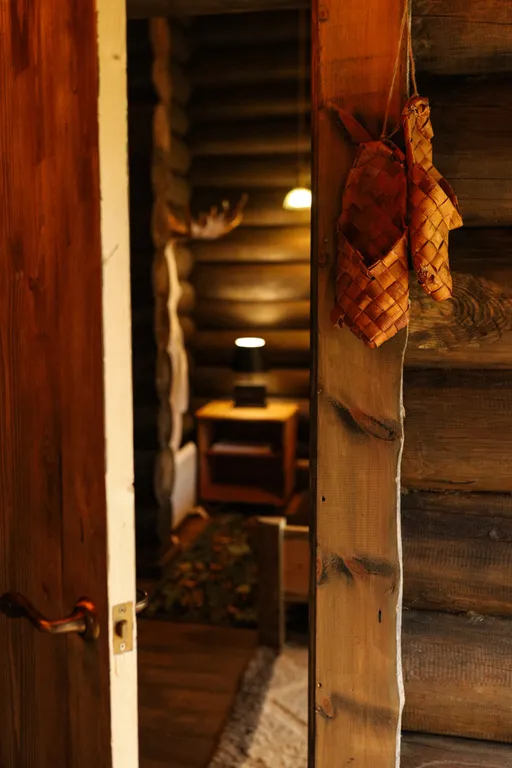 Бревенчатый дом-баня в стиле охотничьего домика