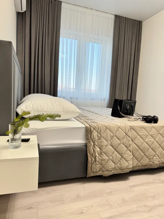 Двухкомнатная просторная квартира с панорамным видом на парк в центре