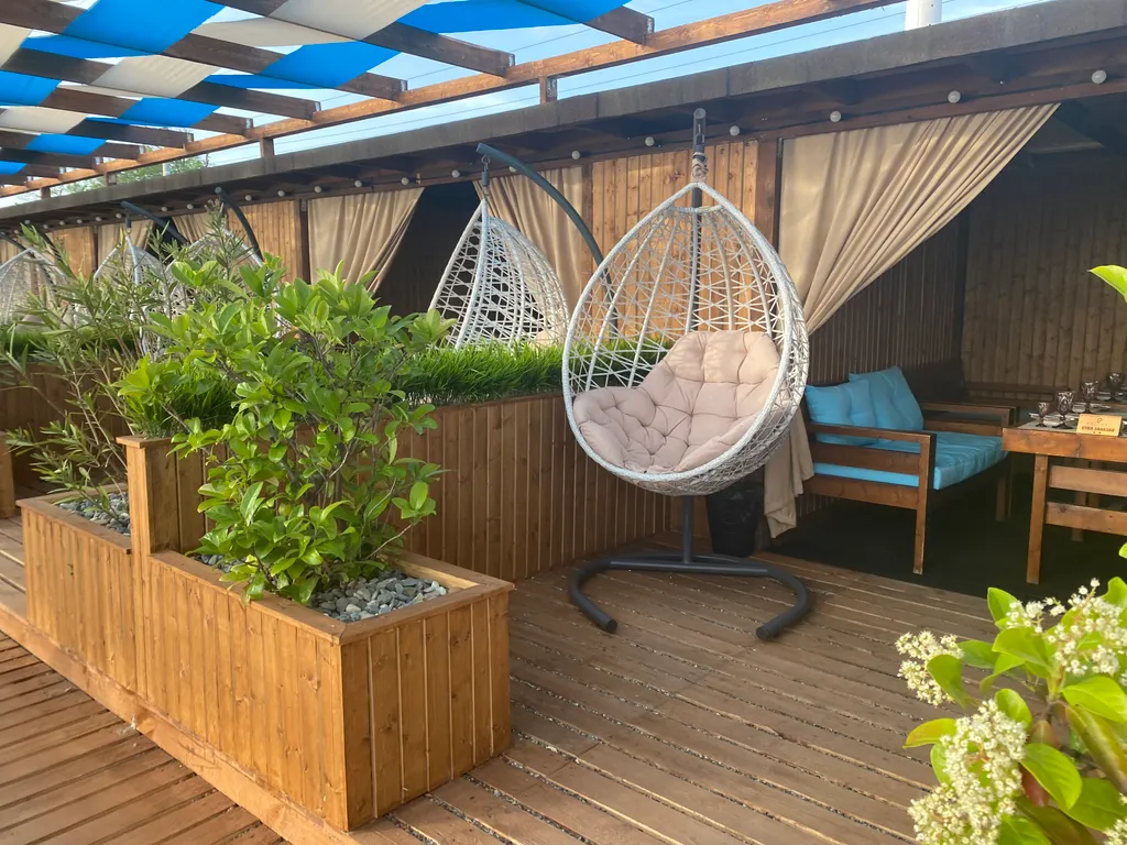 Квартира Квартира Зонированная студия с ванной, видом на море, бассейном на территории — Адлер