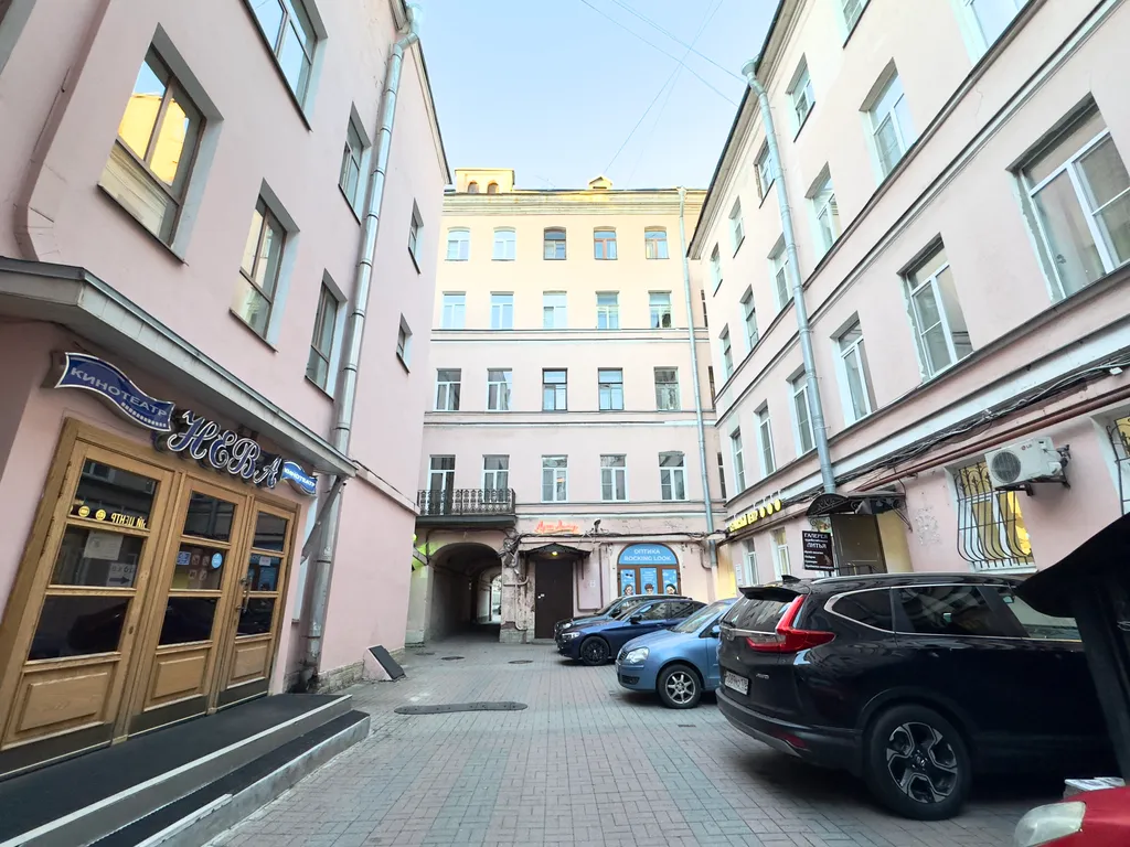 Квартира Трёхкомнатная квартира в центре Санкт-Петербурга на Невском проспекте — Санкт-Петербург
