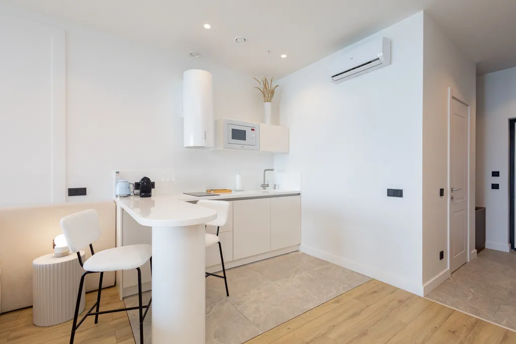 Молочный берег с панорамным видом на море