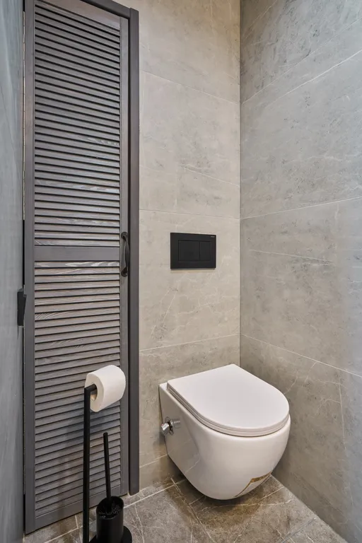 Просторный дом с сауной и камином в окружении леса и реки