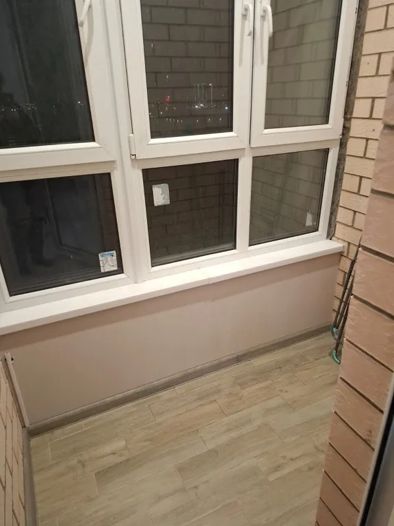 Студия возле аллеи с проигрывателем пластинок