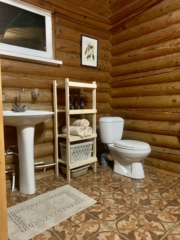 Уютный дом с можжевельником