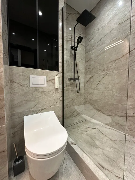 Уютная квартира в центре города на высоком этаже с видом на море