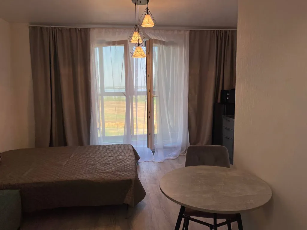 Уютная студия с видом на лес