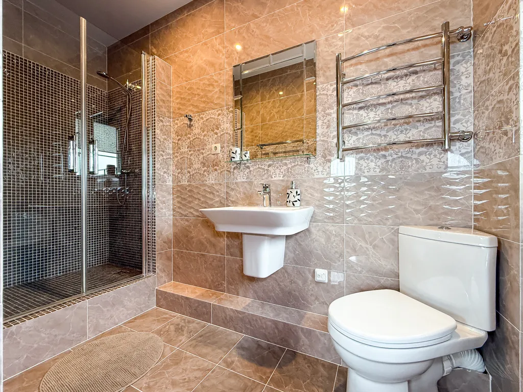 Просторный дом с видом на море и горы