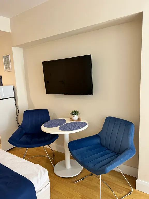 Уютная студия в центре города с видом на море