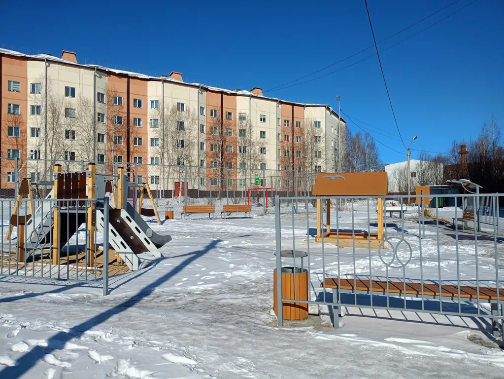 Квартира рядом с БАМиЖТ, Светофор и ЖД больницей