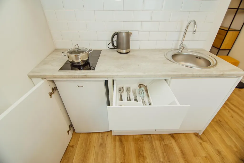 White sails apart hotel