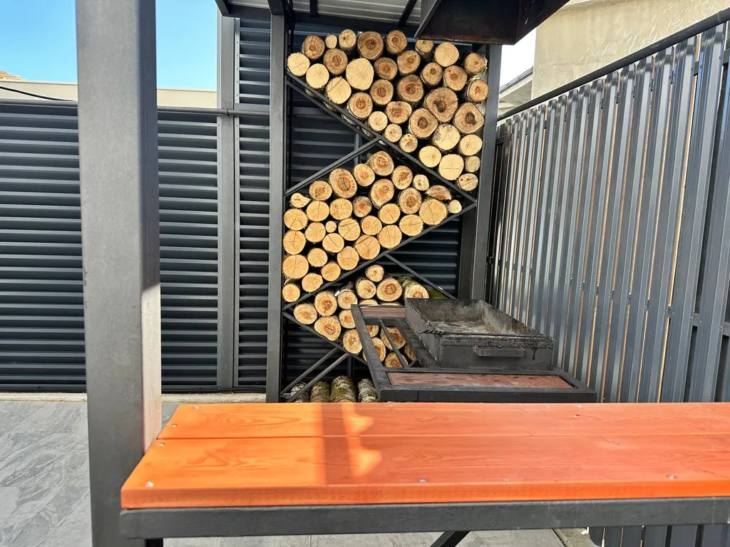 Дом с бассейном с видом на горы