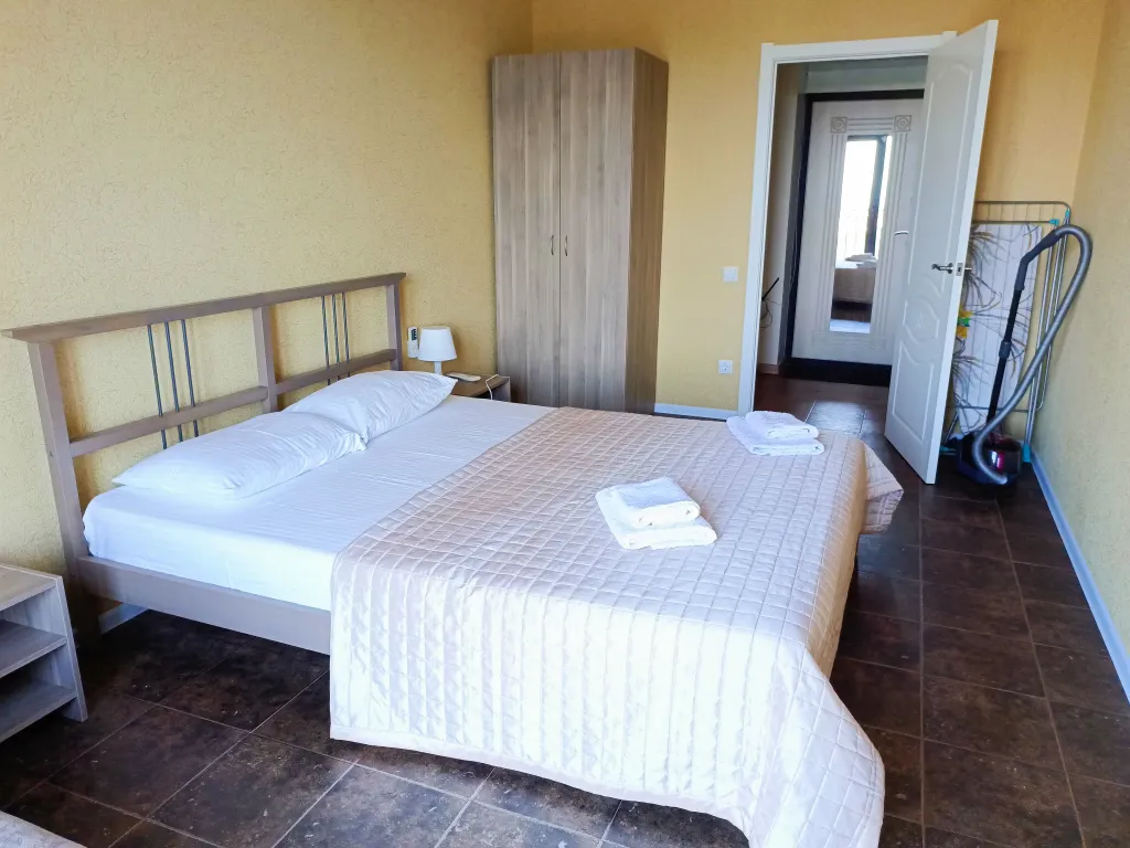 Большая квартира с видом на море