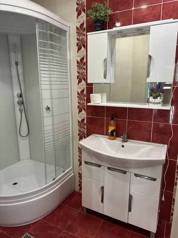 Уютный дом прямо на берегу реки