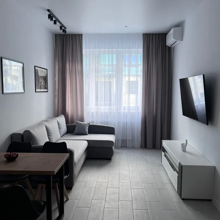 Центр города, квартира на набережной у Рыбной деревни