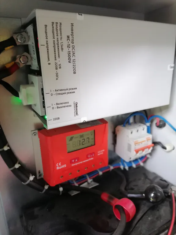 Дом рядом с озером