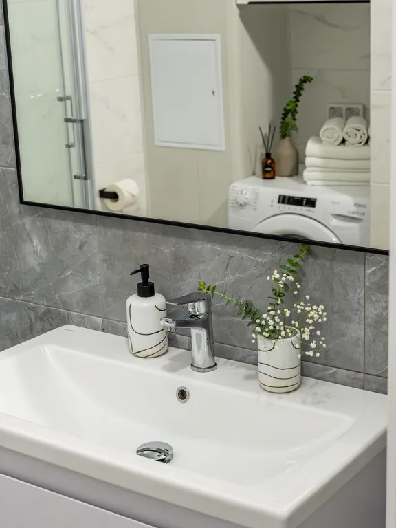 Луна- cтудия с кондиционером и просторным балконом