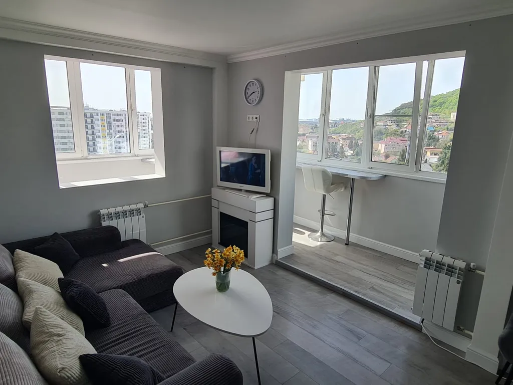 Трёхкомнатная квартира в Сочи  с видом на море и горы