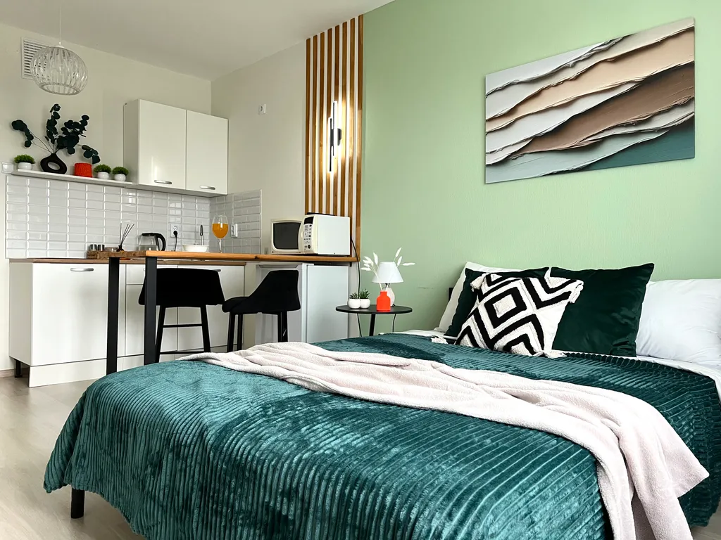 Уютная студия в современном спальном районе возле ЕКАД