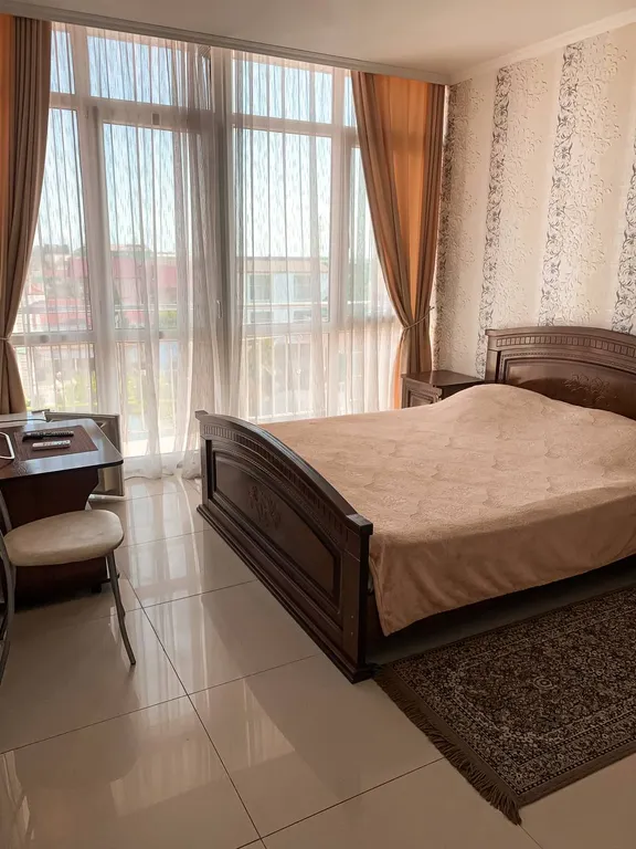 Квартира Четырехместный номер с личным балконом и всеми удобствами — аренда посуточно в Адлер