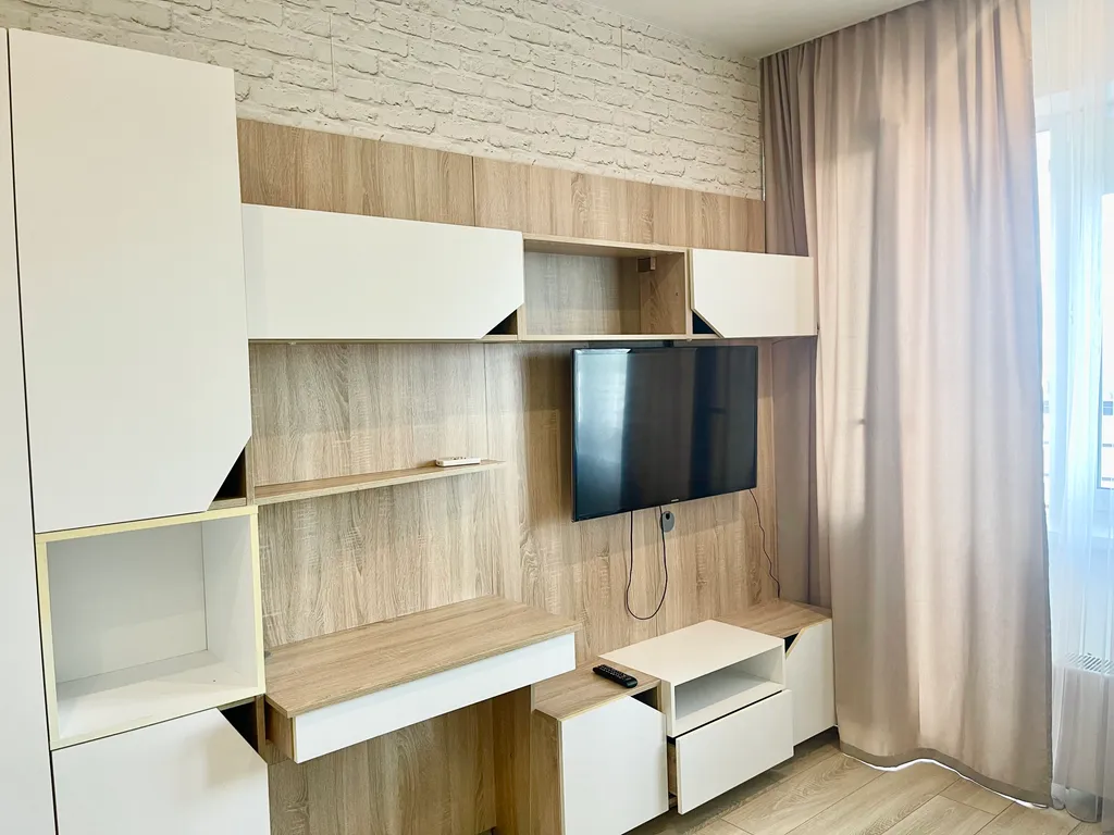 Студия напротив клиники