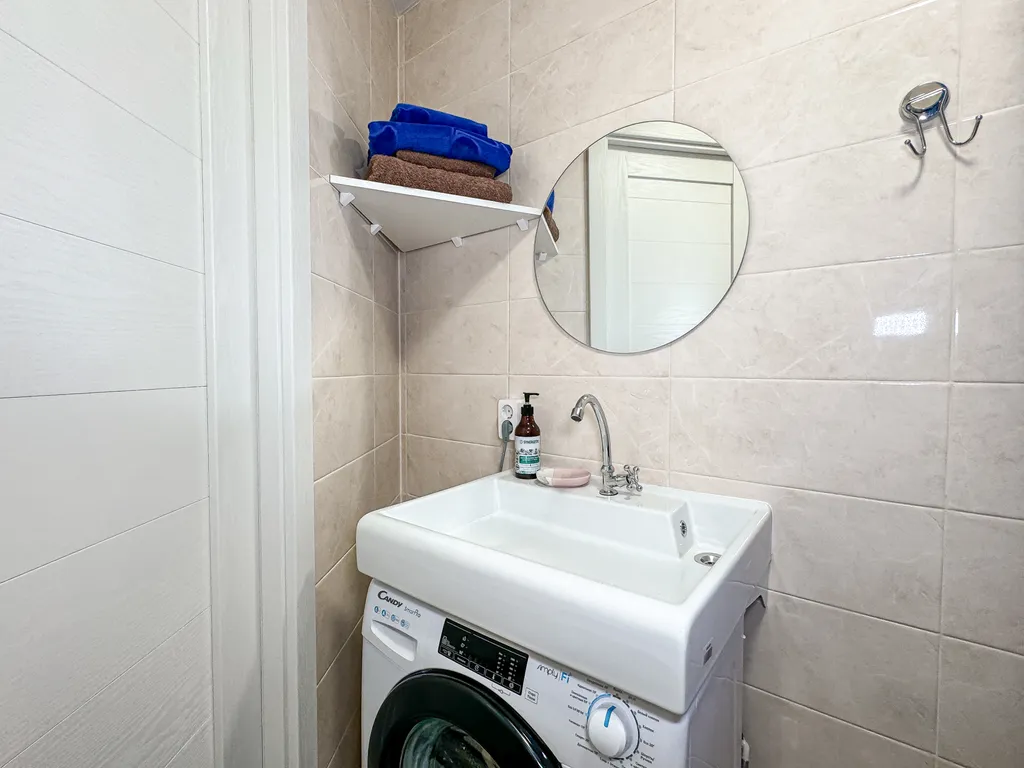 Студия эконом через дорогу от Ушаковки и квадрата, с водой всегда