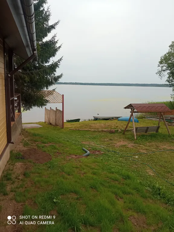 Коттедж с большой террасой на берегу Селигера