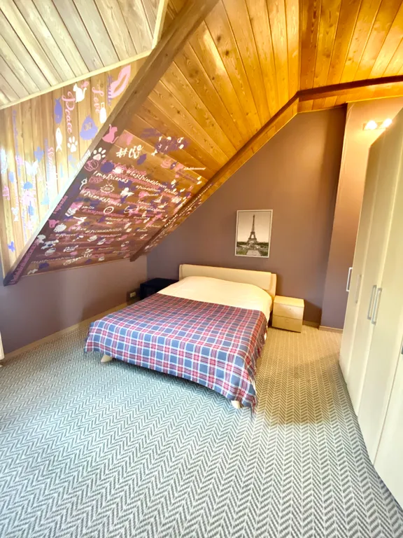 Вилла с круглым бассейном