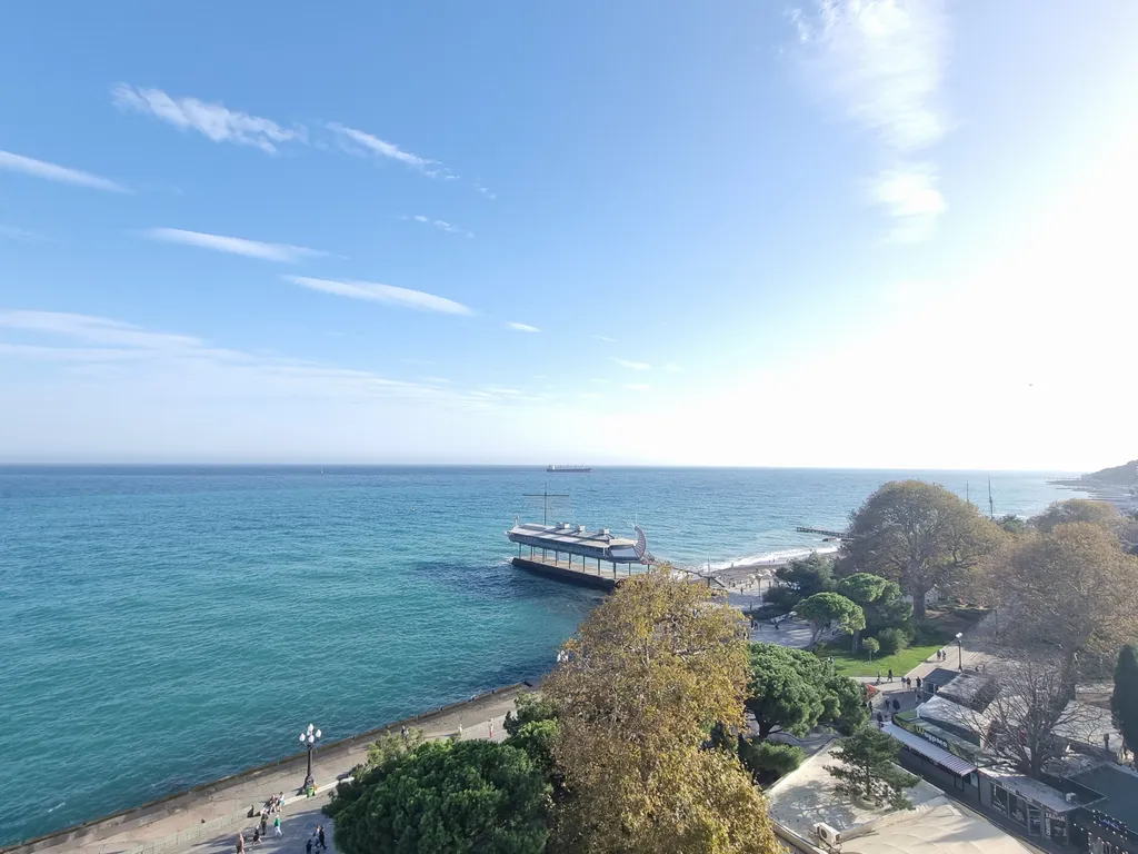 Aпаpтaмeнт люкс c баcсейном и теpрaсой нa набеpeжной