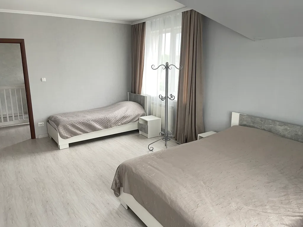 Уютный двухэтажный дом в черте города для отдыха и работы