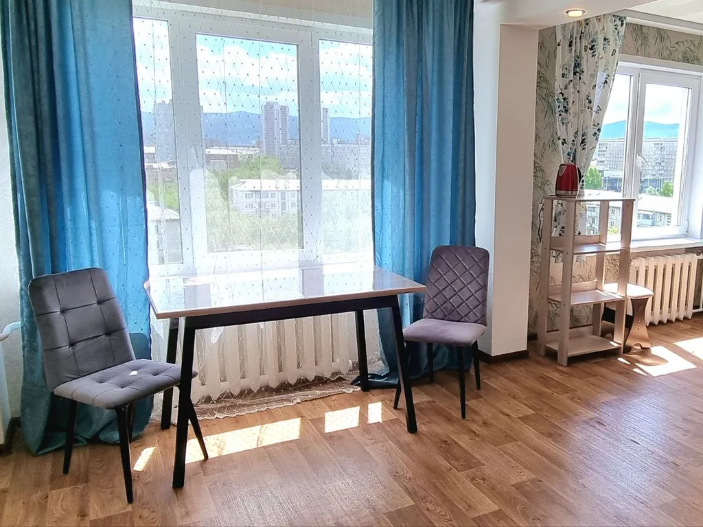 Квартира с живописным видом на город, неподалеку от ТРЦ Красноярье