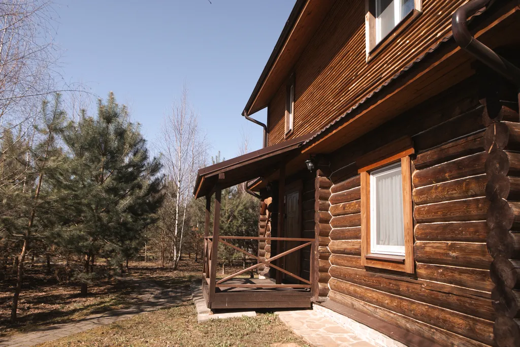 Двухэтажный дом для отдыха на природе с баней