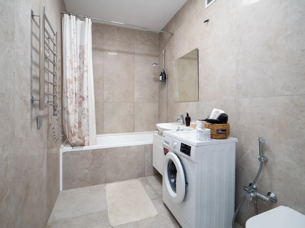 Квартира просторная с балконами, рядом с Мегой