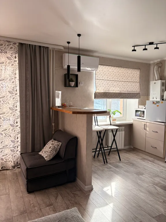 Видовая квартира с панорамным остеклением в центре