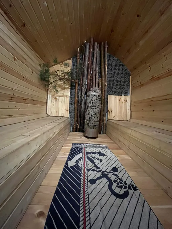 Большой дом в лесу